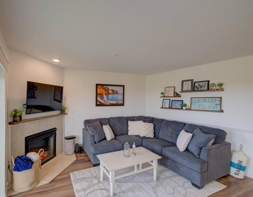 Beach Please-Updated Home With Ocean Views Long Beach Exterior foto